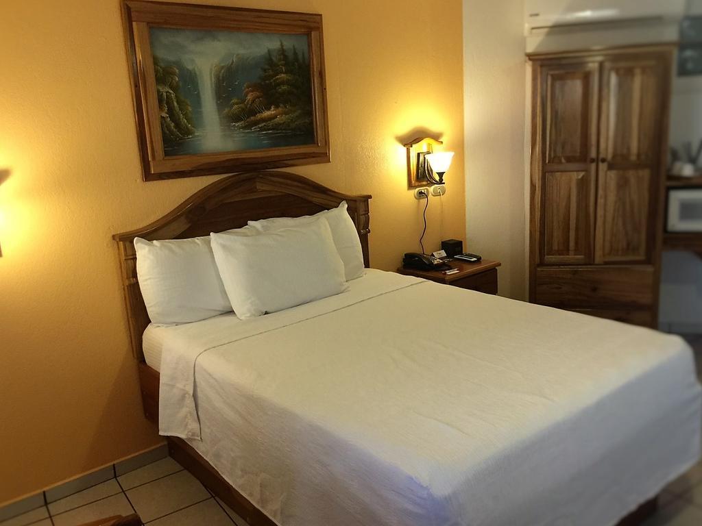 Prado Inn & Suites San José Extérieur photo