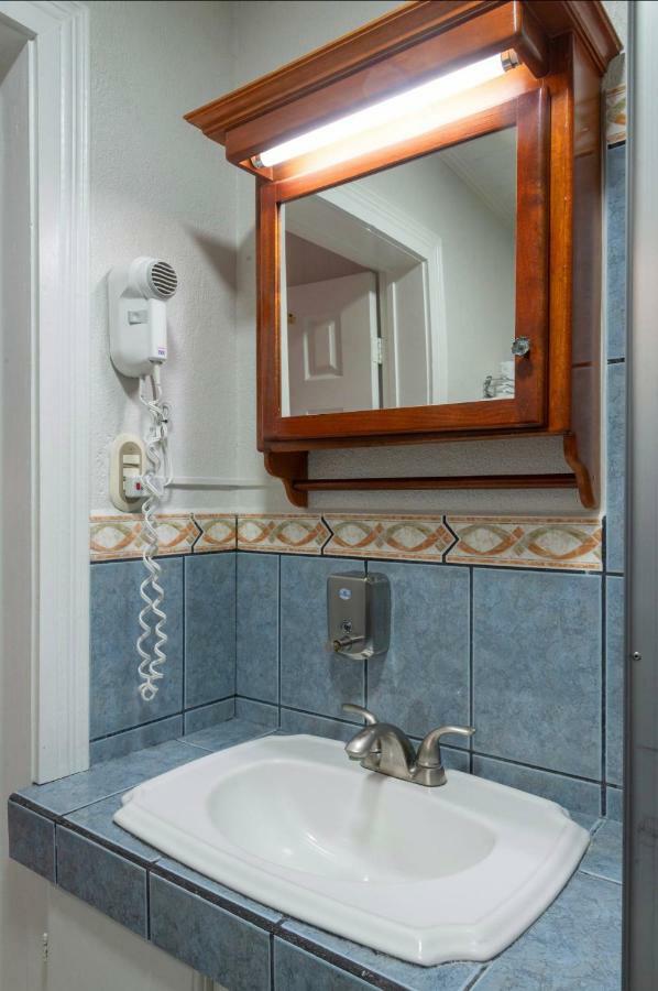 Prado Inn & Suites San José Extérieur photo